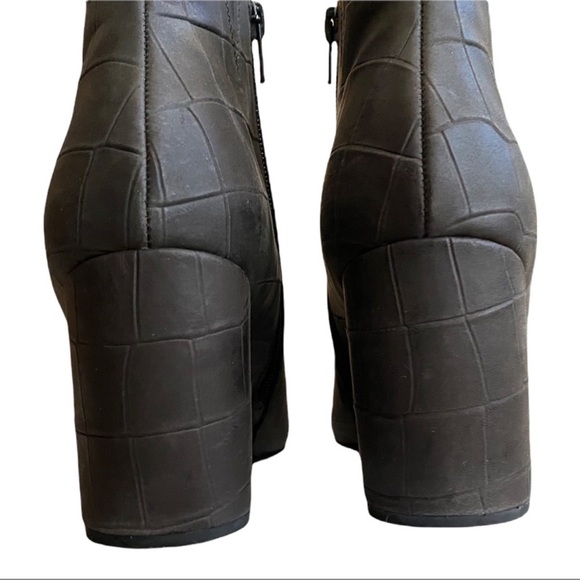 Jeffrey Campbell Grey Croc Suede Pointed Toe Ankle Booties - Picture 4 of 10